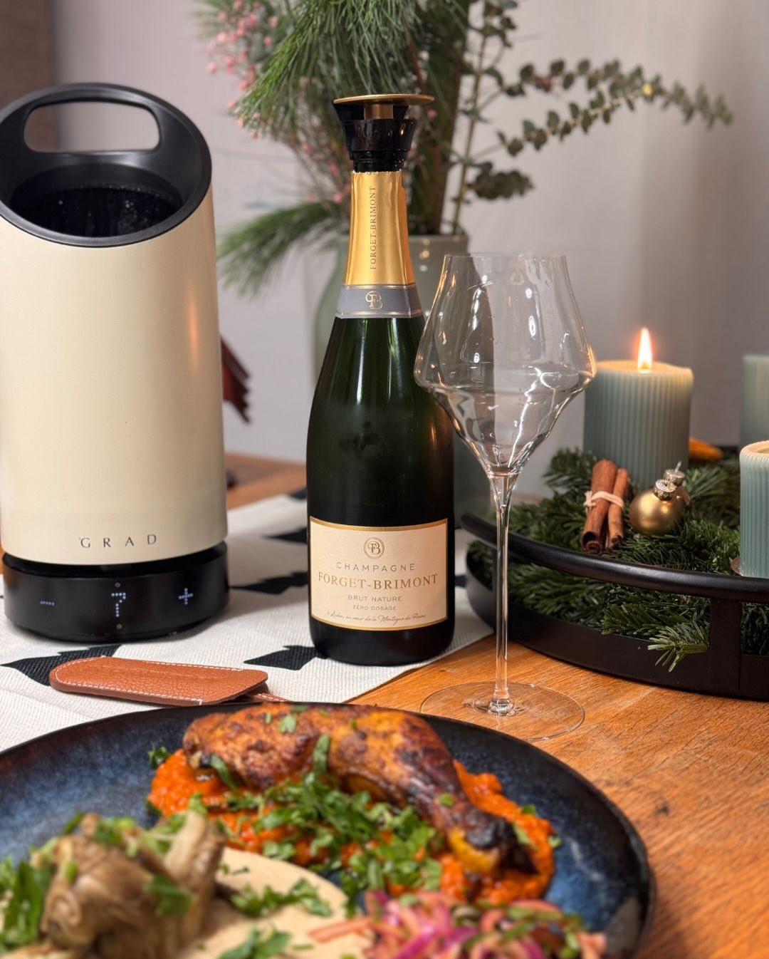 Eigentlich wollte ich nur kurz in die Sonne – trotz frostiger 0 Grad war es auf der Terrasse erstaunlich angenehm. Also eine Flasche mit rausgenommen: den @champagne_forget_brim… (8)