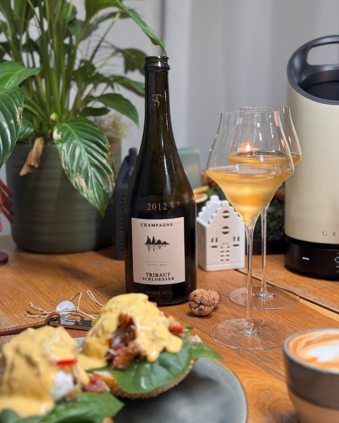 Wenn der Tag so beginnt wie heute, dann ist eigentlich alles gut :) Mit einem reichhaltigen Brunch mit der Familie und einem passenden Champagner dazu. Gemacht habe ich heute ei… (1)