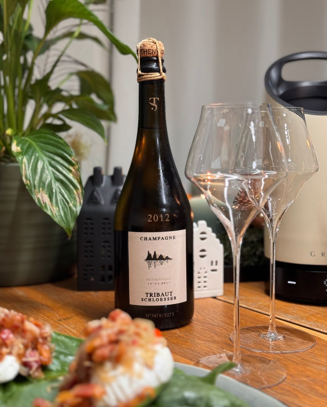 Wenn der Tag so beginnt wie heute, dann ist eigentlich alles gut :) Mit einem reichhaltigen Brunch mit der Familie und einem passenden Champagner dazu. Gemacht habe ich heute ei… (3)