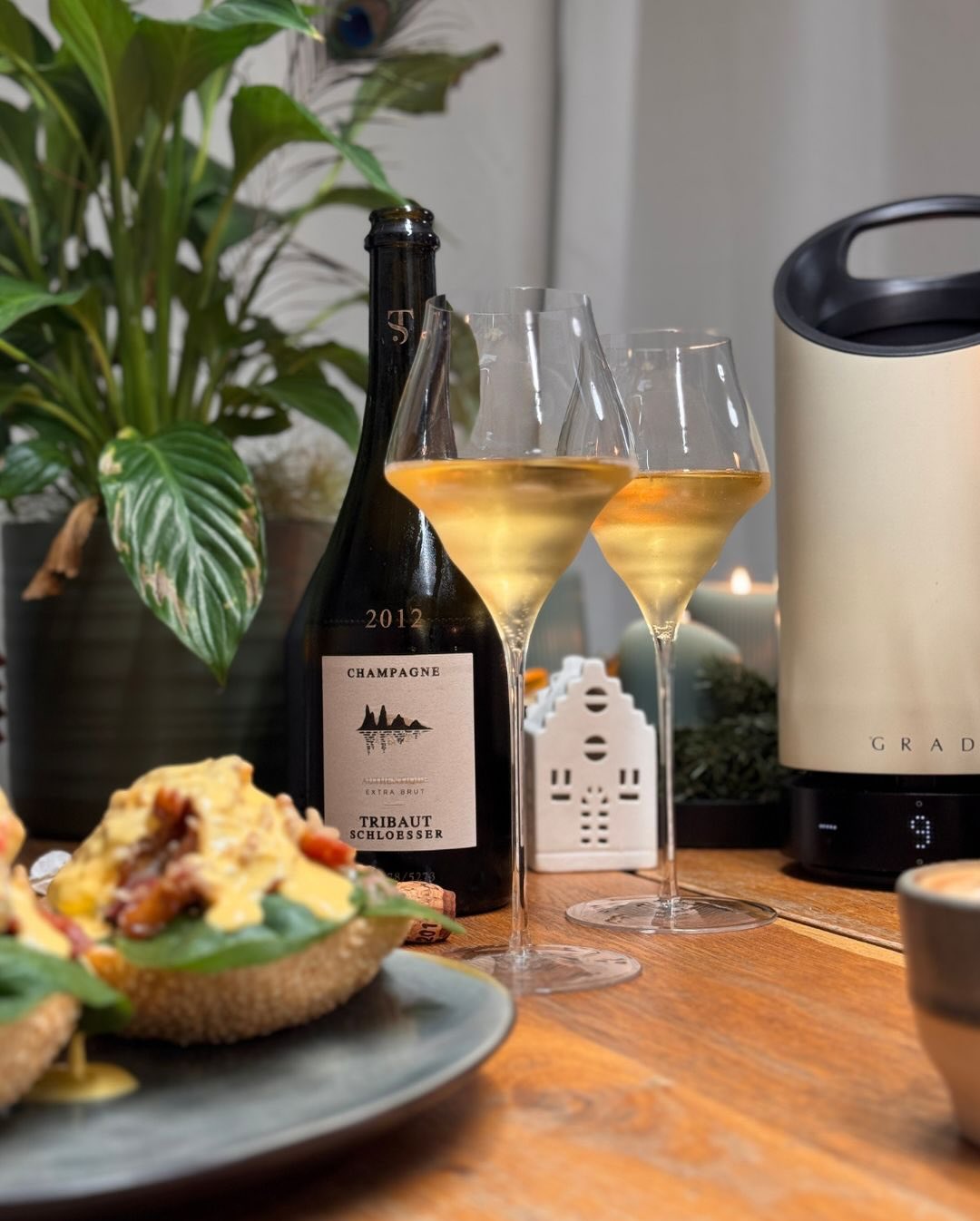 Wenn der Tag so beginnt wie heute, dann ist eigentlich alles gut :) Mit einem reichhaltigen Brunch mit der Familie und einem passenden Champagner dazu. Gemacht habe ich heute ei… (4)