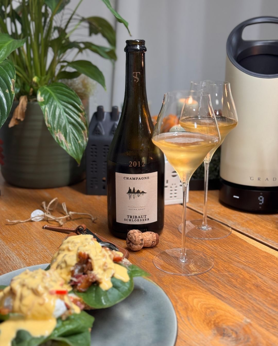 Wenn der Tag so beginnt wie heute, dann ist eigentlich alles gut :) Mit einem reichhaltigen Brunch mit der Familie und einem passenden Champagner dazu. Gemacht habe ich heute ei… (7)