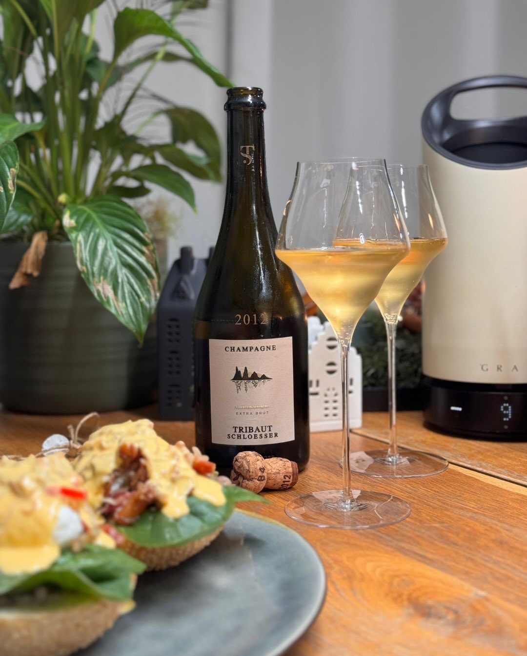 Wenn der Tag so beginnt wie heute, dann ist eigentlich alles gut :) Mit einem reichhaltigen Brunch mit der Familie und einem passenden Champagner dazu. Gemacht habe ich heute ei… (8)