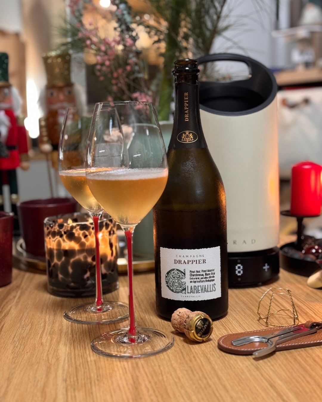 Der Clarevallis von @champagnedrappier war gestern die perfekte Flasche für gemütliche Weihnachtsvorbereitungen. Unaufgeregt, leise – und einfach als Begleiter des Abends mitgel… (1)