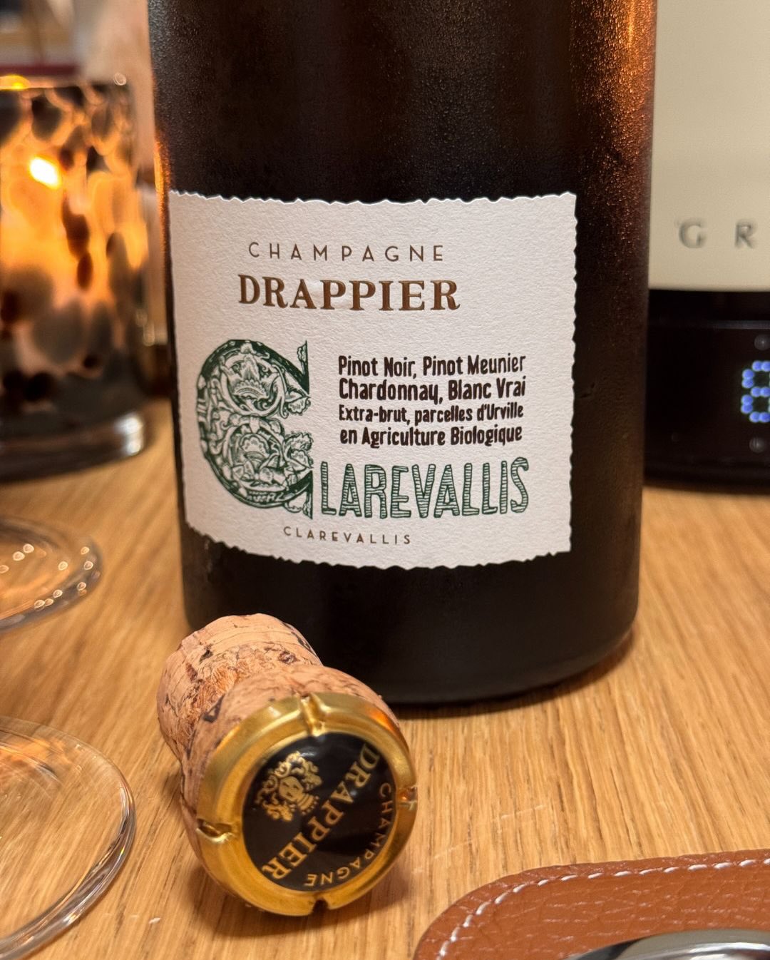Der Clarevallis von @champagnedrappier war gestern die perfekte Flasche für gemütliche Weihnachtsvorbereitungen. Unaufgeregt, leise – und einfach als Begleiter des Abends mitgel… (5)