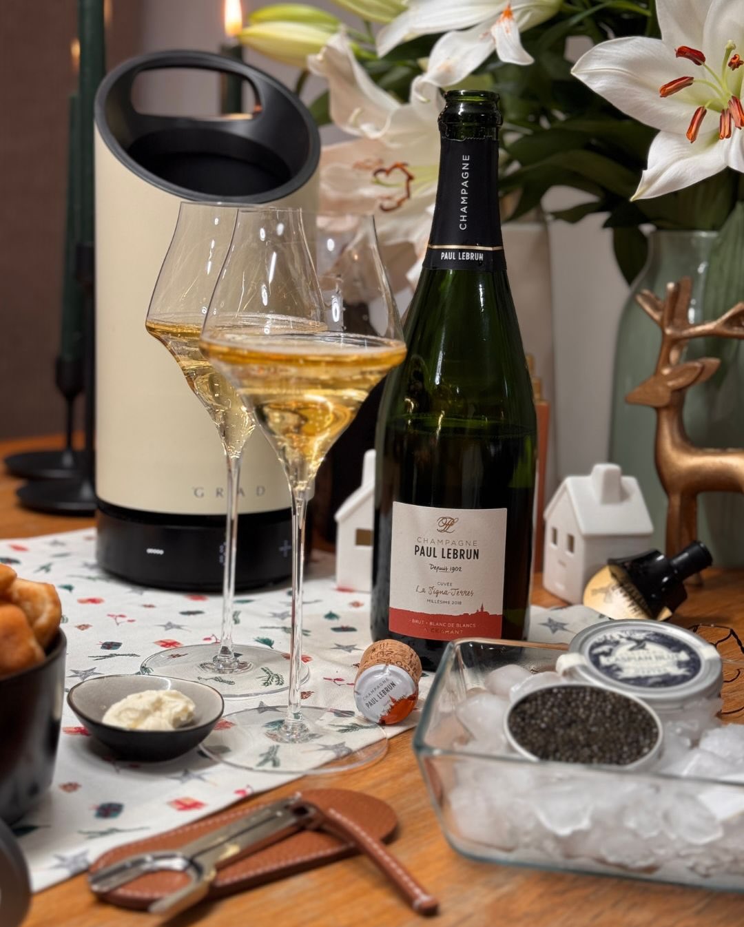 Unser Weihnachtsbrunch am 24.12. war dieses Jahr reduziert auf das Wesentliche. Osetra Kaviar von @caspianbluecaviar und dazu der @champagnepaullebrun – Cuvée La Signa-Terres. M… (1)