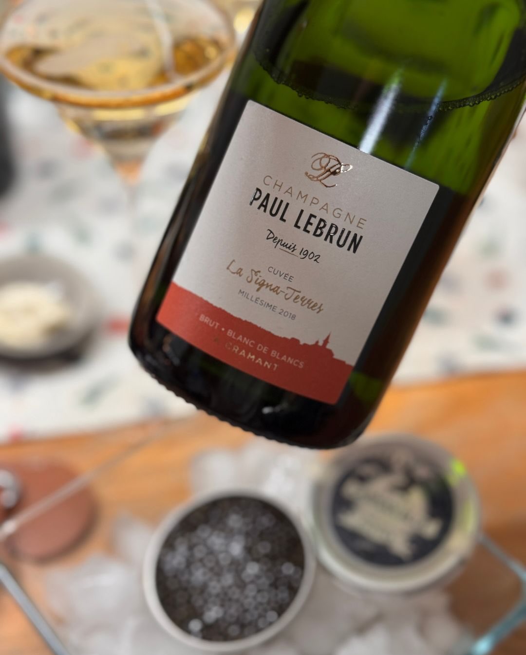 Unser Weihnachtsbrunch am 24.12. war dieses Jahr reduziert auf das Wesentliche. Osetra Kaviar von @caspianbluecaviar und dazu der @champagnepaullebrun – Cuvée La Signa-Terres. M… (10)