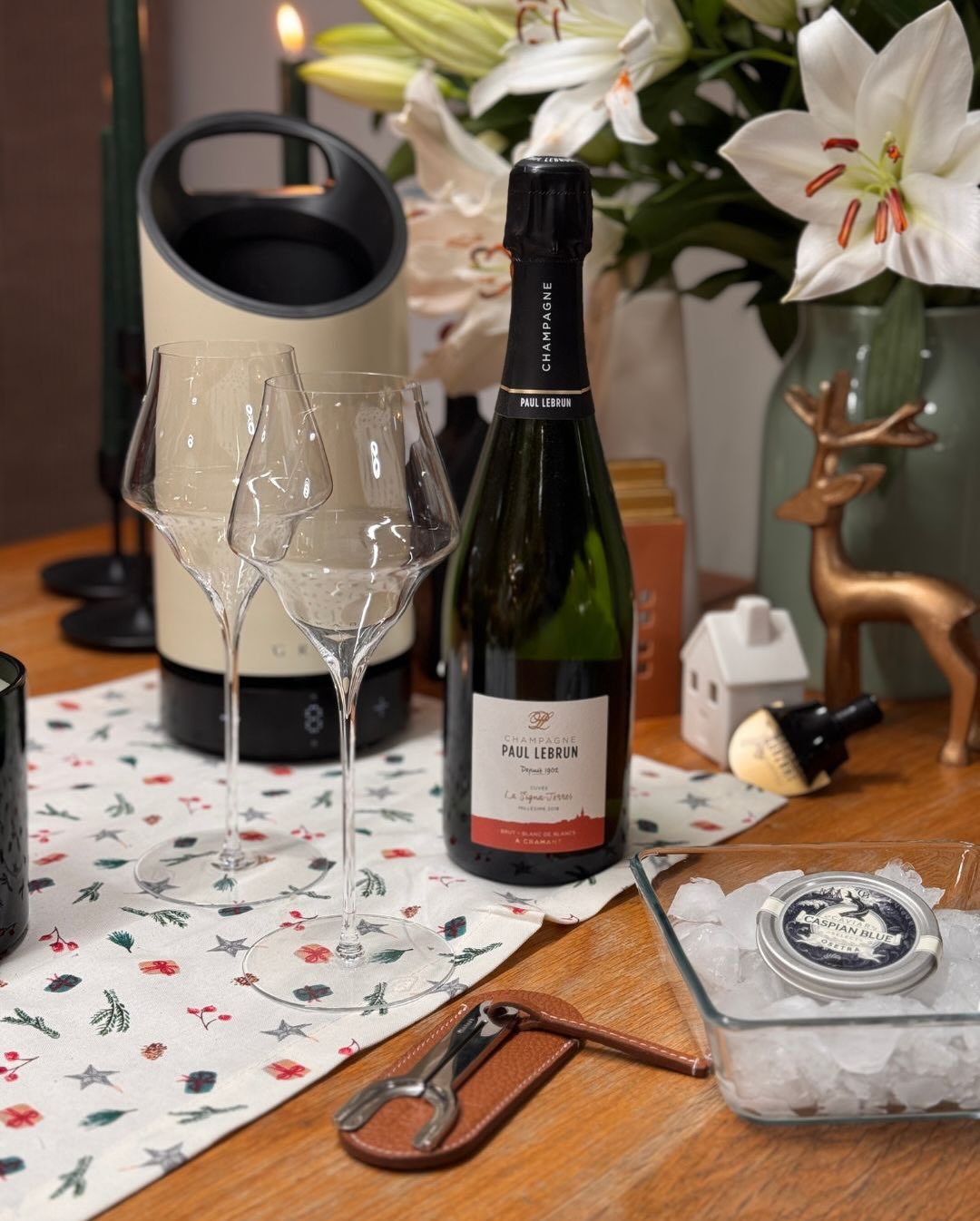 Unser Weihnachtsbrunch am 24.12. war dieses Jahr reduziert auf das Wesentliche. Osetra Kaviar von @caspianbluecaviar und dazu der @champagnepaullebrun – Cuvée La Signa-Terres. M… (3)