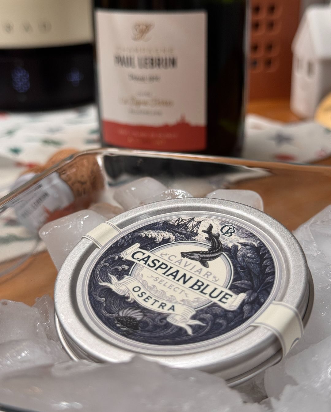 Unser Weihnachtsbrunch am 24.12. war dieses Jahr reduziert auf das Wesentliche. Osetra Kaviar von @caspianbluecaviar und dazu der @champagnepaullebrun – Cuvée La Signa-Terres. M… (8)