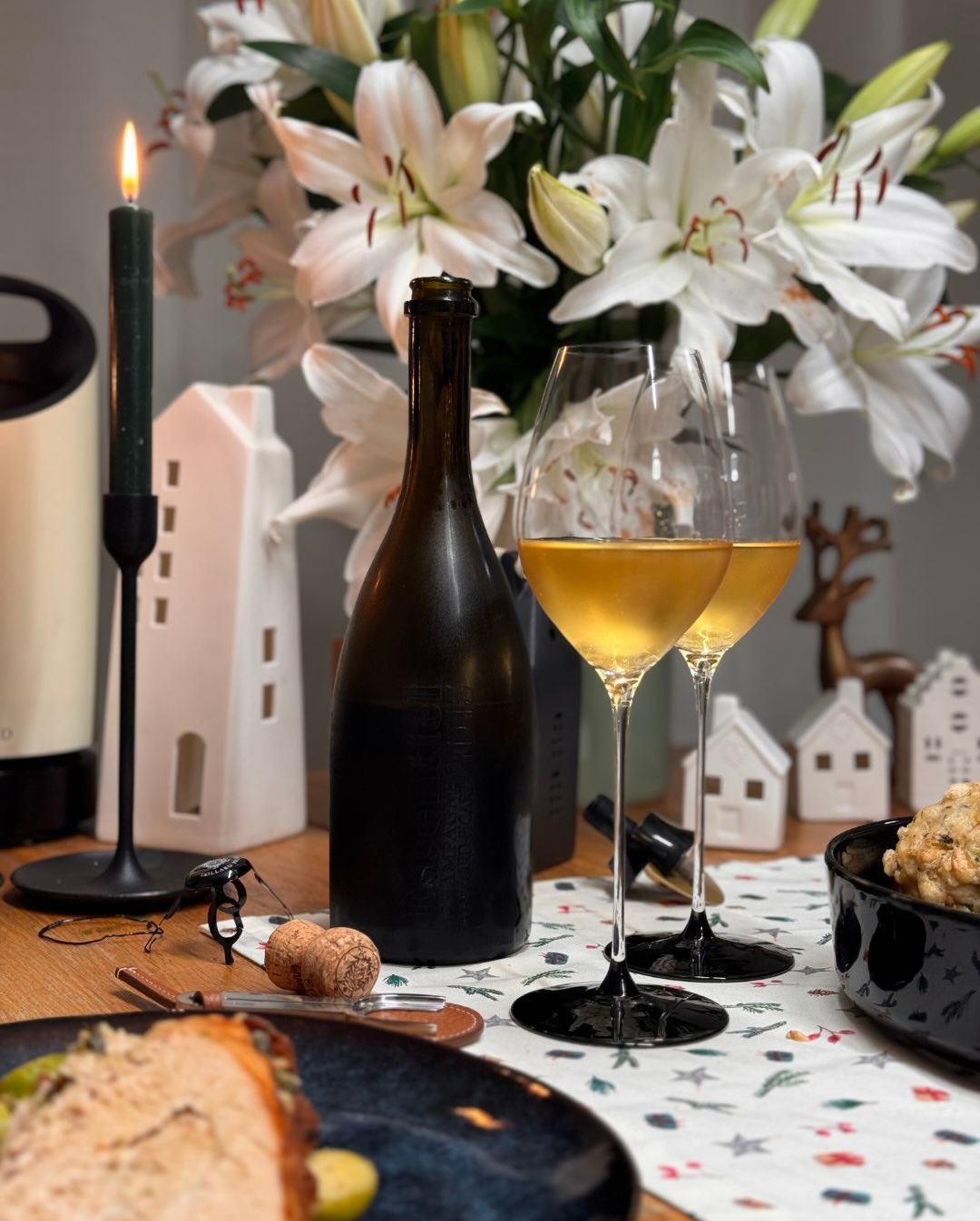 Dieses Jahr war der Essentiel 2015 von @champagnecollardpicard unser Begleiter zum Weihnachtsessen. Seit vielen Jahren gibt es bei uns am 25.12. Truthahn nach @gordongram , fris… (1)