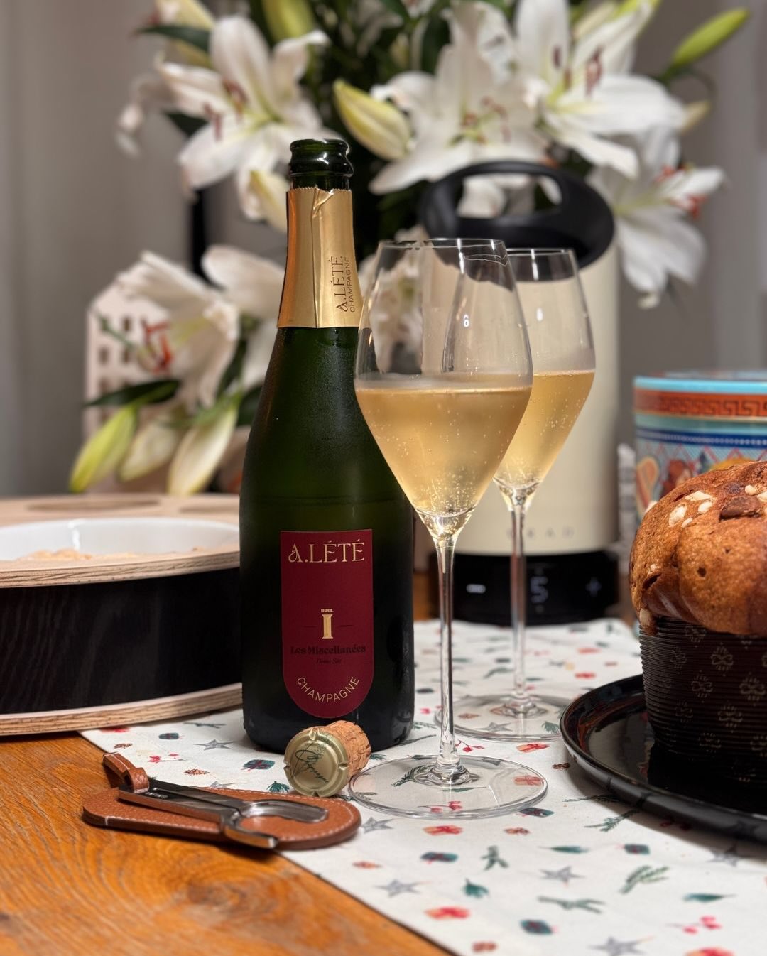 Wie jedes Jahr bemühe ich mich, über die Feiertage eine gute Panettone im Haus zu haben. Dieses Jahr selbstverständlich mit einem passenden Pairing – nämlich mit einem Demi-Sec … (1)