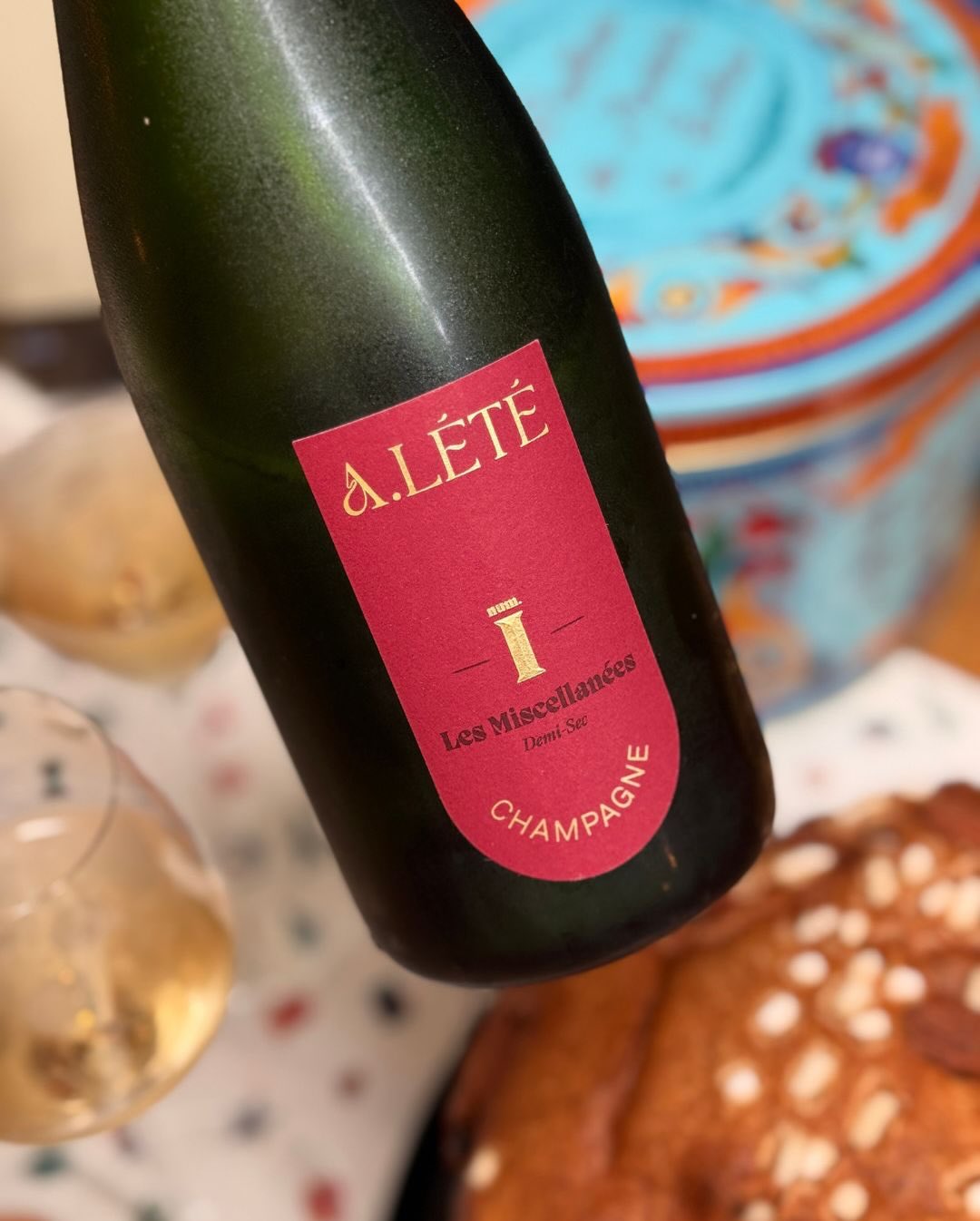 Wie jedes Jahr bemühe ich mich, über die Feiertage eine gute Panettone im Haus zu haben. Dieses Jahr selbstverständlich mit einem passenden Pairing – nämlich mit einem Demi-Sec … (11)