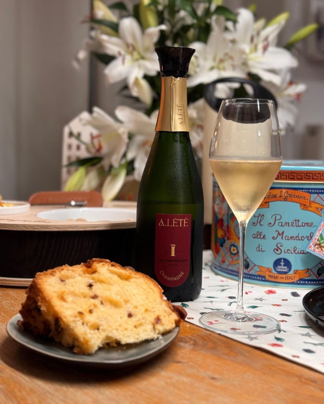 Wie jedes Jahr bemühe ich mich, über die Feiertage eine gute Panettone im Haus zu haben. Dieses Jahr selbstverständlich mit einem passenden Pairing – nämlich mit einem Demi-Sec … (3)