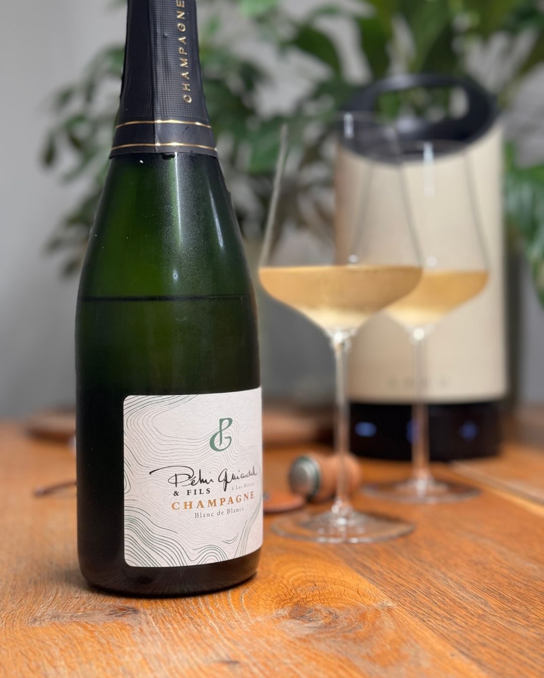 Der Blanc de Blancs von @champagnepehuguiardeletfils ist für mich eine Besondere Flasche. Péhu Guiardel & Fils war einer der ersten Winzer, von dem ich ganz am Anfang meiner Jou… (7)