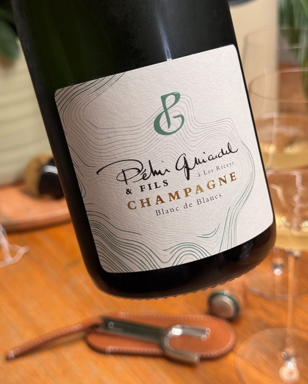 Der Blanc de Blancs von @champagnepehuguiardeletfils ist für mich eine Besondere Flasche. Péhu Guiardel & Fils war einer der ersten Winzer, von dem ich ganz am Anfang meiner Jou… (9)