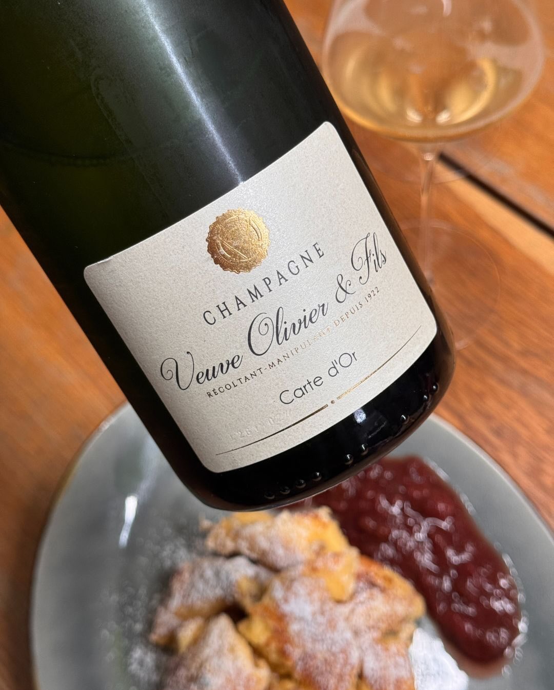 Am Donnerstag gab’s hier ja schon den Millésime 2018 von @veuve_olivier_et_fils – strukturiert, präzise, fast schon geschäftsmäßig. Heute schalten wir drei Gänge zurück und mach… (7)