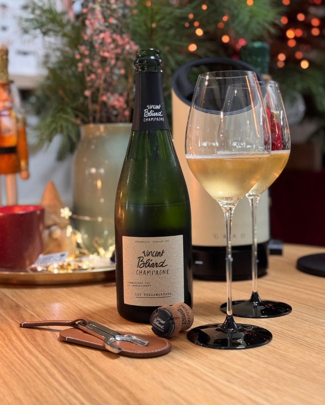 Der Vincent Bliard – Les Fondamentaux, den wir gestern geöffnet haben, ist genau die Art Champagner, die man nicht zwingend analysieren muss, während man sie trinkt. Er läuft ei… (1)