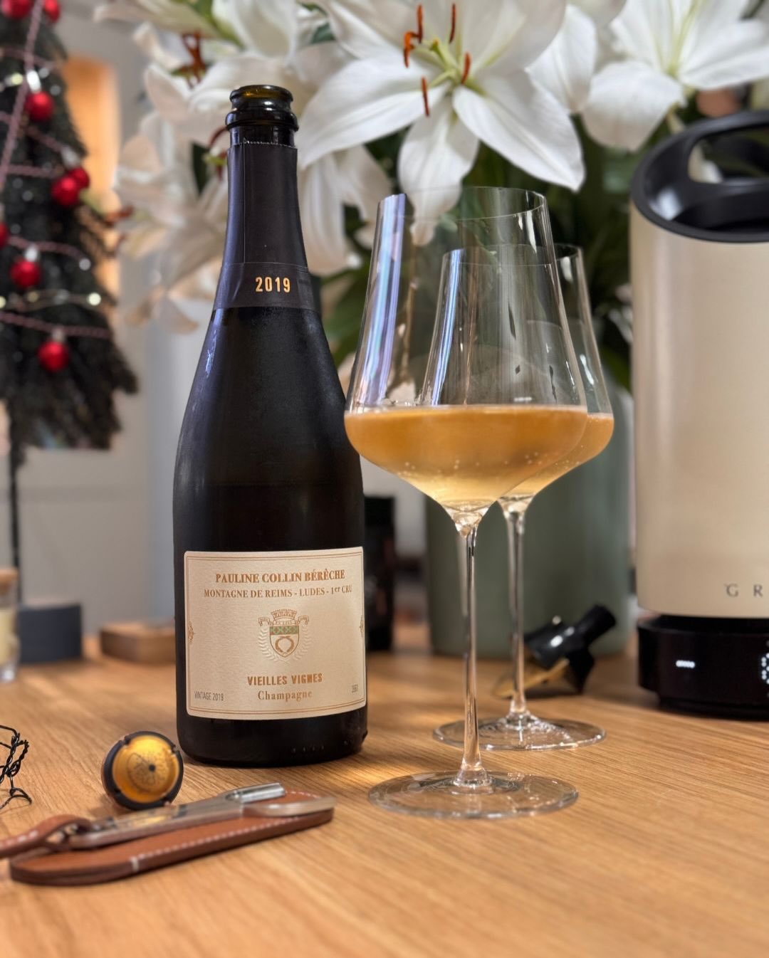 Gestern habe ich den Vieilles Vignes 2019 von @paulinecollinbereche geöffnet und war direkt begeistert von der ausgewogenen Cuvée. Pauline Collin ist die Tochter von Raphaël Bér… (4)
