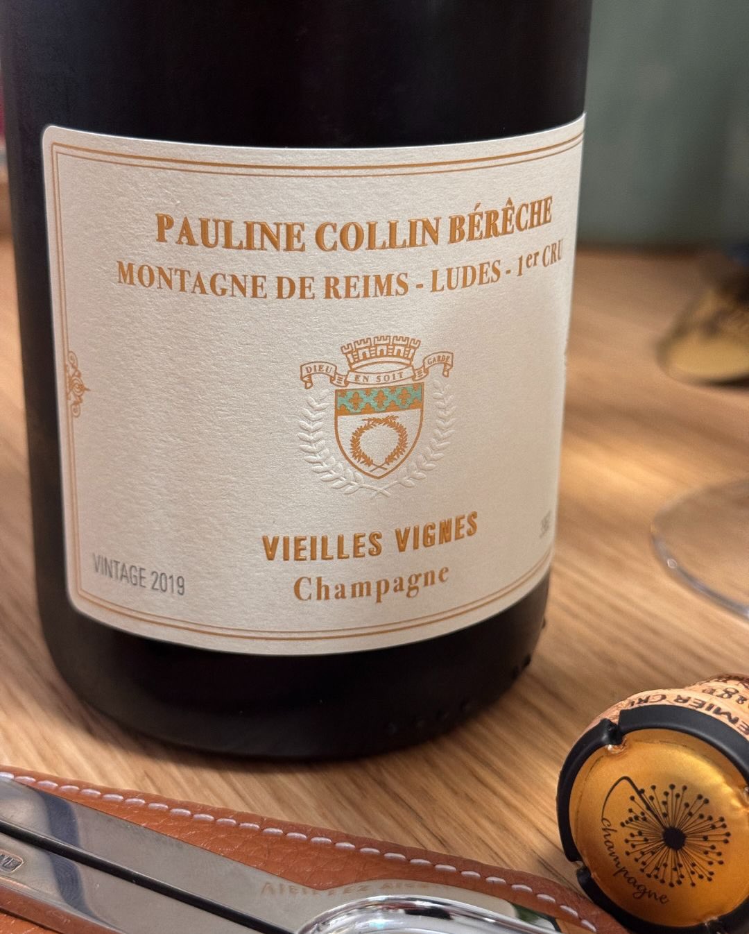 Gestern habe ich den Vieilles Vignes 2019 von @paulinecollinbereche geöffnet und war direkt begeistert von der ausgewogenen Cuvée. Pauline Collin ist die Tochter von Raphaël Bér… (6)