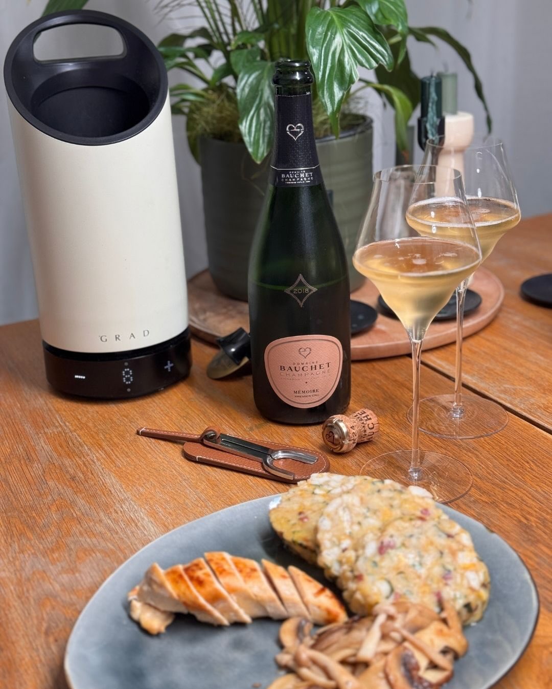 Der Mémoire 2018 von @domainebauchet schien mir ein Champagner zu sein, der ein passendes Pairing verdient hat. Daher habe ich ihn gestern zu klassischen Semmelknödeln, sanft in… (3)