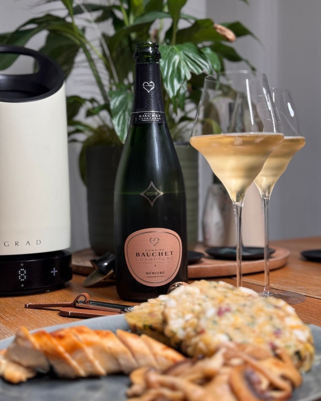 Der Mémoire 2018 von @domainebauchet schien mir ein Champagner zu sein, der ein passendes Pairing verdient hat. Daher habe ich ihn gestern zu klassischen Semmelknödeln, sanft in… (5)