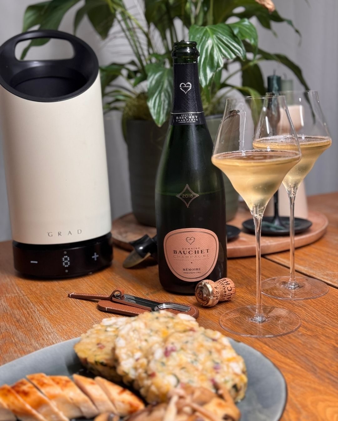 Der Mémoire 2018 von @domainebauchet schien mir ein Champagner zu sein, der ein passendes Pairing verdient hat. Daher habe ich ihn gestern zu klassischen Semmelknödeln, sanft in… (8)