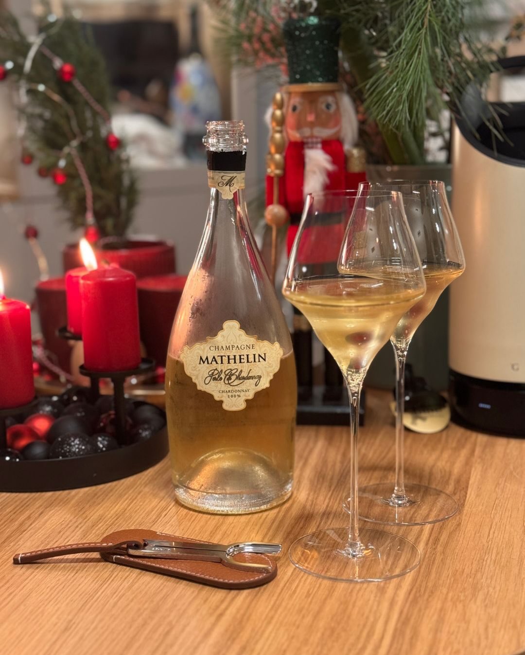 Heute ein paar Worte zum „Perle de Chardonnay“ – Millésime 2016 von @champagne_mathelin . Ohne vorher aufs Etikett zu schauen war der Moment spannender, denn ich hätte hier niem… (4)