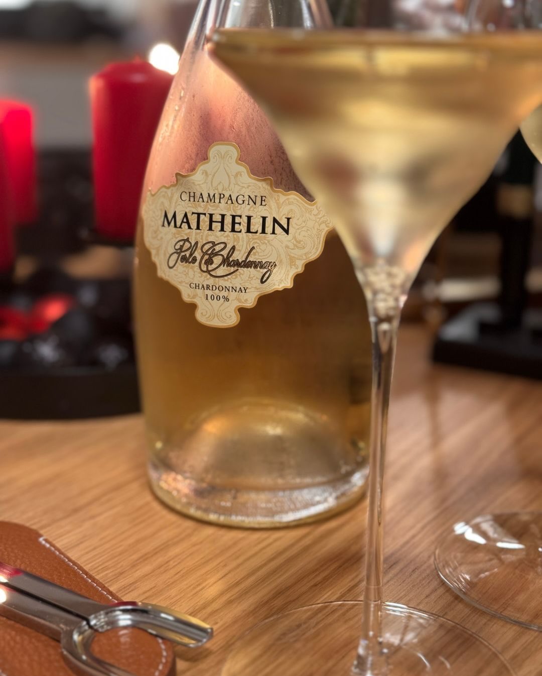 Heute ein paar Worte zum „Perle de Chardonnay“ – Millésime 2016 von @champagne_mathelin . Ohne vorher aufs Etikett zu schauen war der Moment spannender, denn ich hätte hier niem… (6)