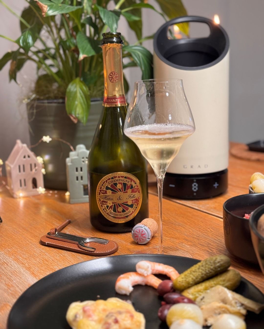 Raclette ist für mich so ein Gericht, das den ganzen Abend mitläuft und genau deshalb so gut zu Silvester passt. Kein großes Tamtam und kein perfektes Setup – einfach Pfännchen … (5)