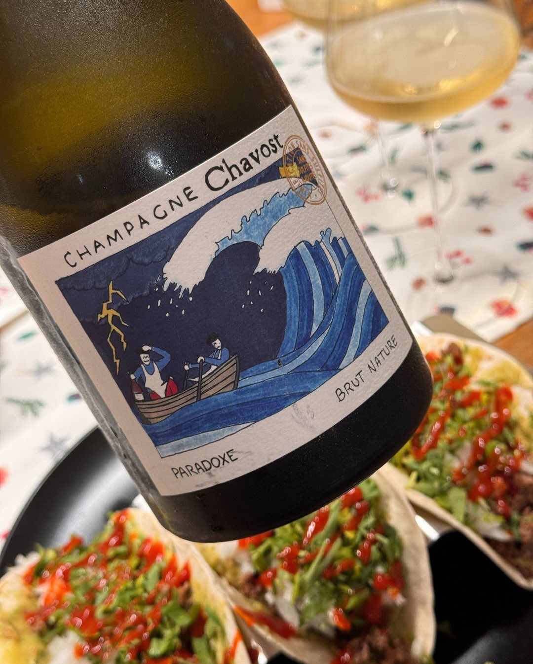 Der @champagnechavost – Paradoxe war für mich eine spannende, leicht fordernde Flasche – vor allem wegen seiner Hefenote. Im Glas zunächst deutlich geprägt von Autolyse: Hefe, B… (8)