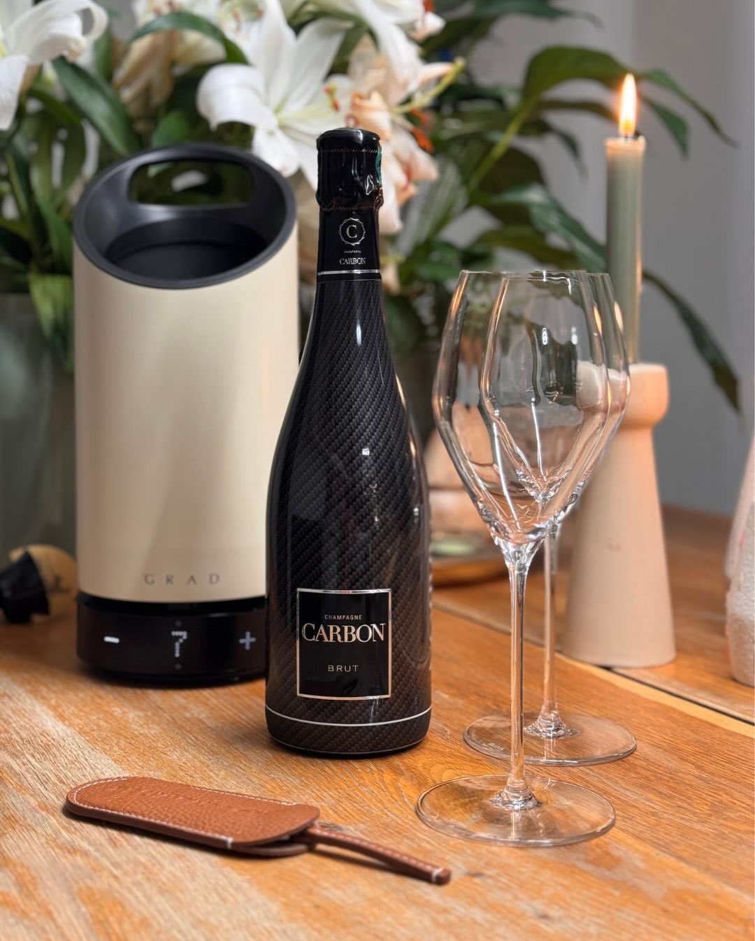 Der @champagnecarbon – Brut Black ist eigentlich so eine Flasche, die man sich im Kopf für Austern oder Kaviar aufhebt. Bei uns gab’s ihn dann gestern ganz anders: Pizzaabend. U… (3)