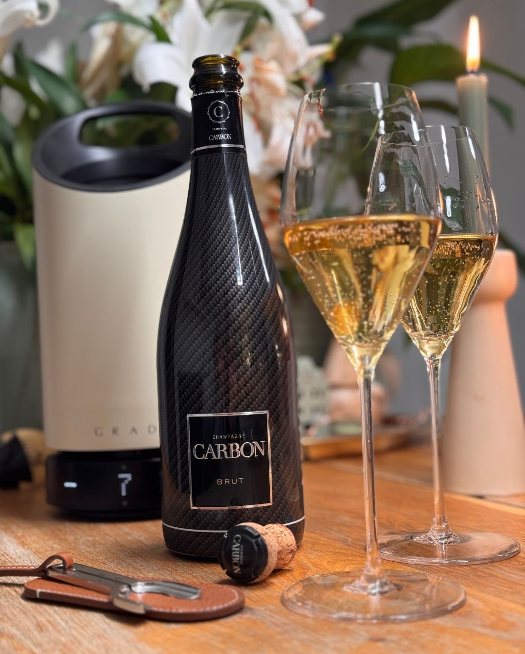 Der @champagnecarbon – Brut Black ist eigentlich so eine Flasche, die man sich im Kopf für Austern oder Kaviar aufhebt. Bei uns gab’s ihn dann gestern ganz anders: Pizzaabend. U… (6)