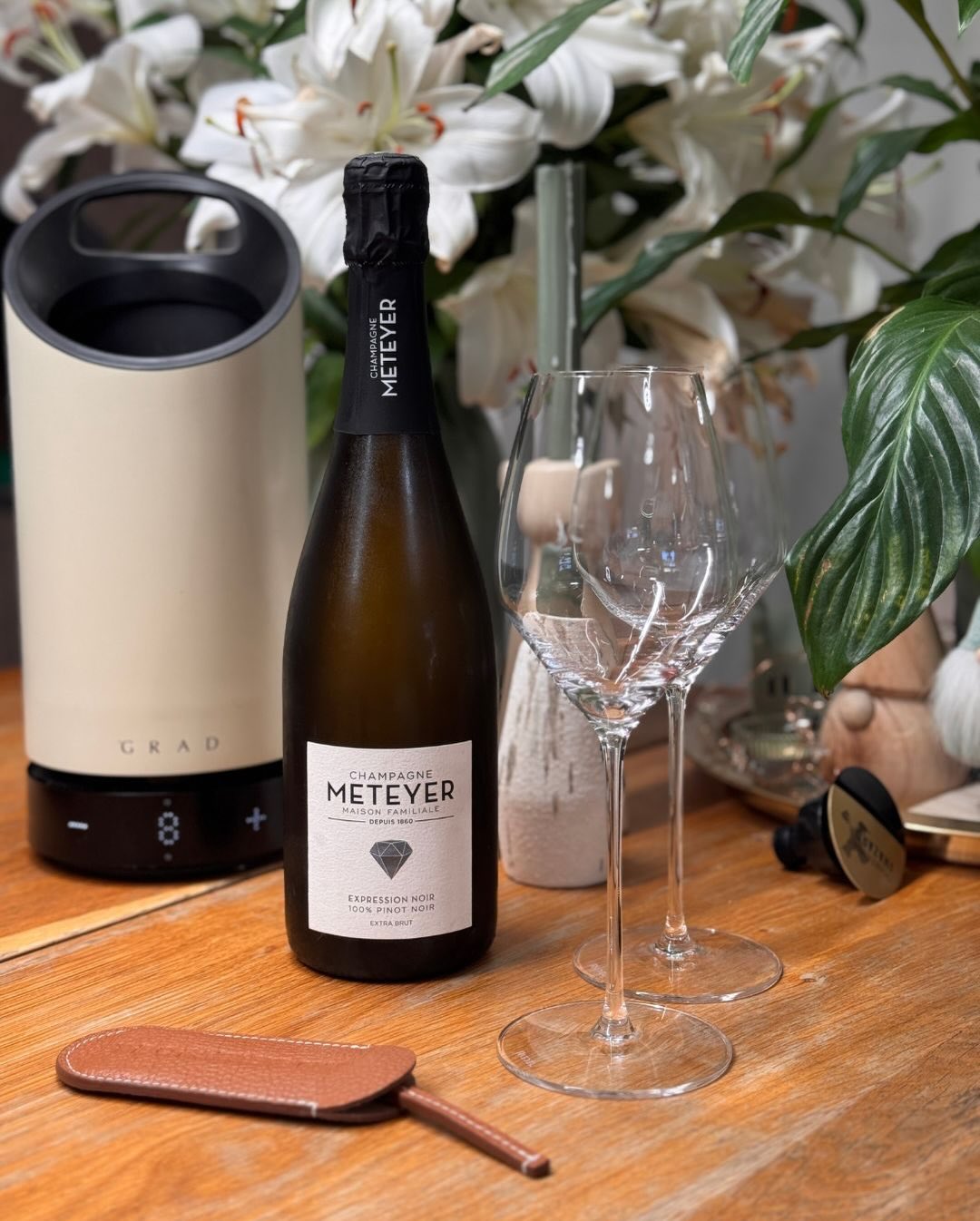 Gestern habe ich den Expression Noir (2019) von @champagne_meteyer zu einer klassischen Carbonara geöffnet. Guanciale, Ei, Pecorino, Hitze – ein Gericht, das nichts verzeiht. Un… (3)