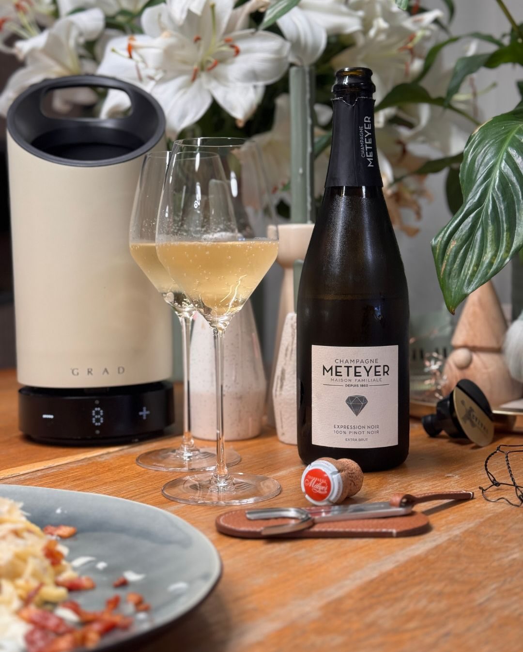 Gestern habe ich den Expression Noir (2019) von @champagne_meteyer zu einer klassischen Carbonara geöffnet. Guanciale, Ei, Pecorino, Hitze – ein Gericht, das nichts verzeiht. Un… (6)