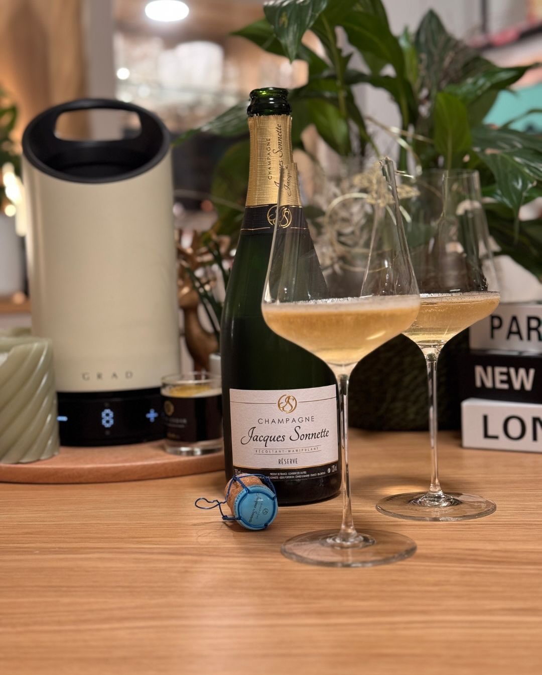 Der Jacques Sonnette – Brut Réserve ist so ein Champagner, den man einfach öffnen kann ohne groß nachzudenken. Er muss nicht im Mittelpunkt stehen und bietet genau das, was man … (6)