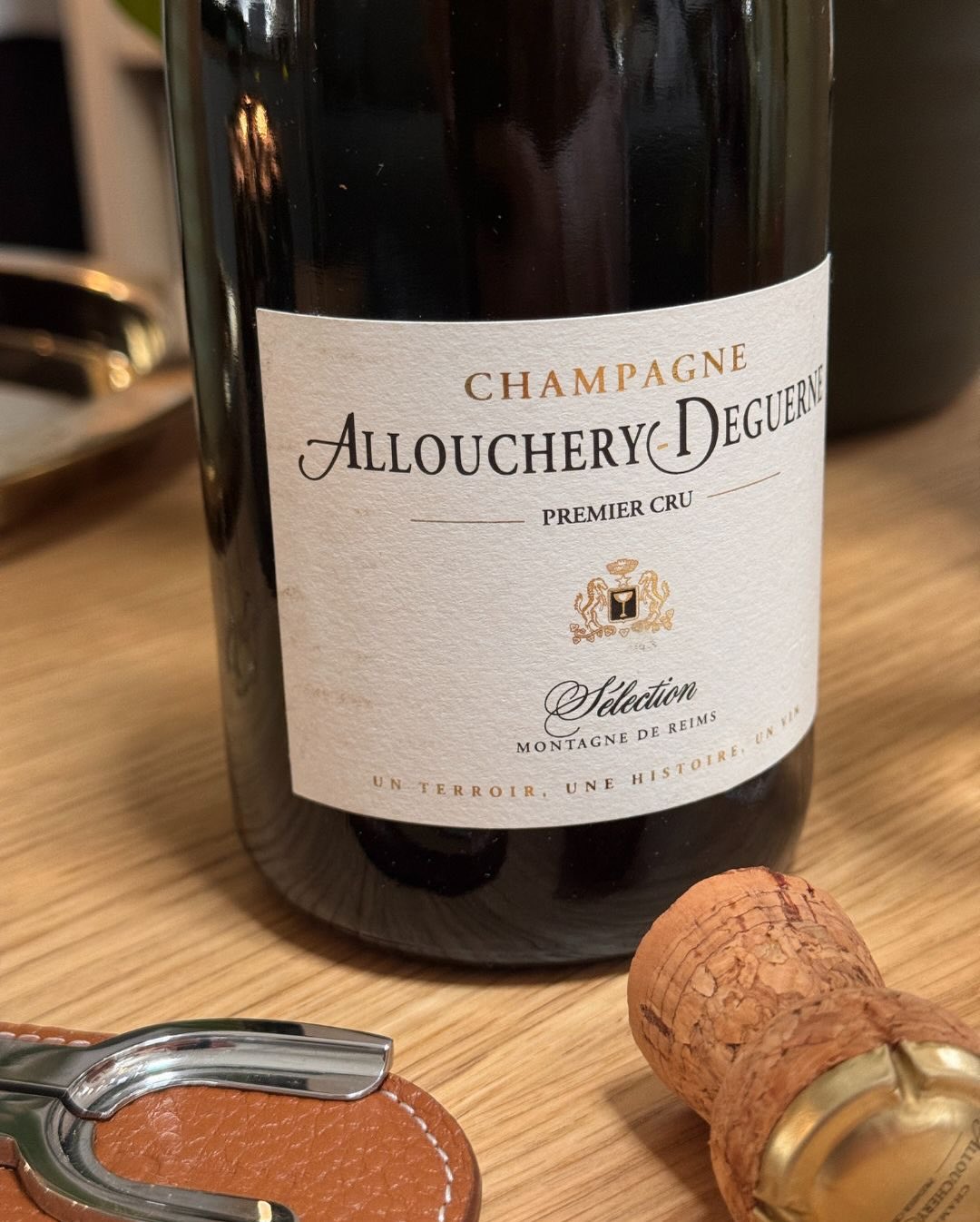 Vor ein paar Tagen kam das neue FINE Wine Magazin – diesmal mit einer wirklich schönen Geschichte über Billecart-Salmon. Ausgerechnet aus diesem Haus hatte ich nichts im Keller.… (6)