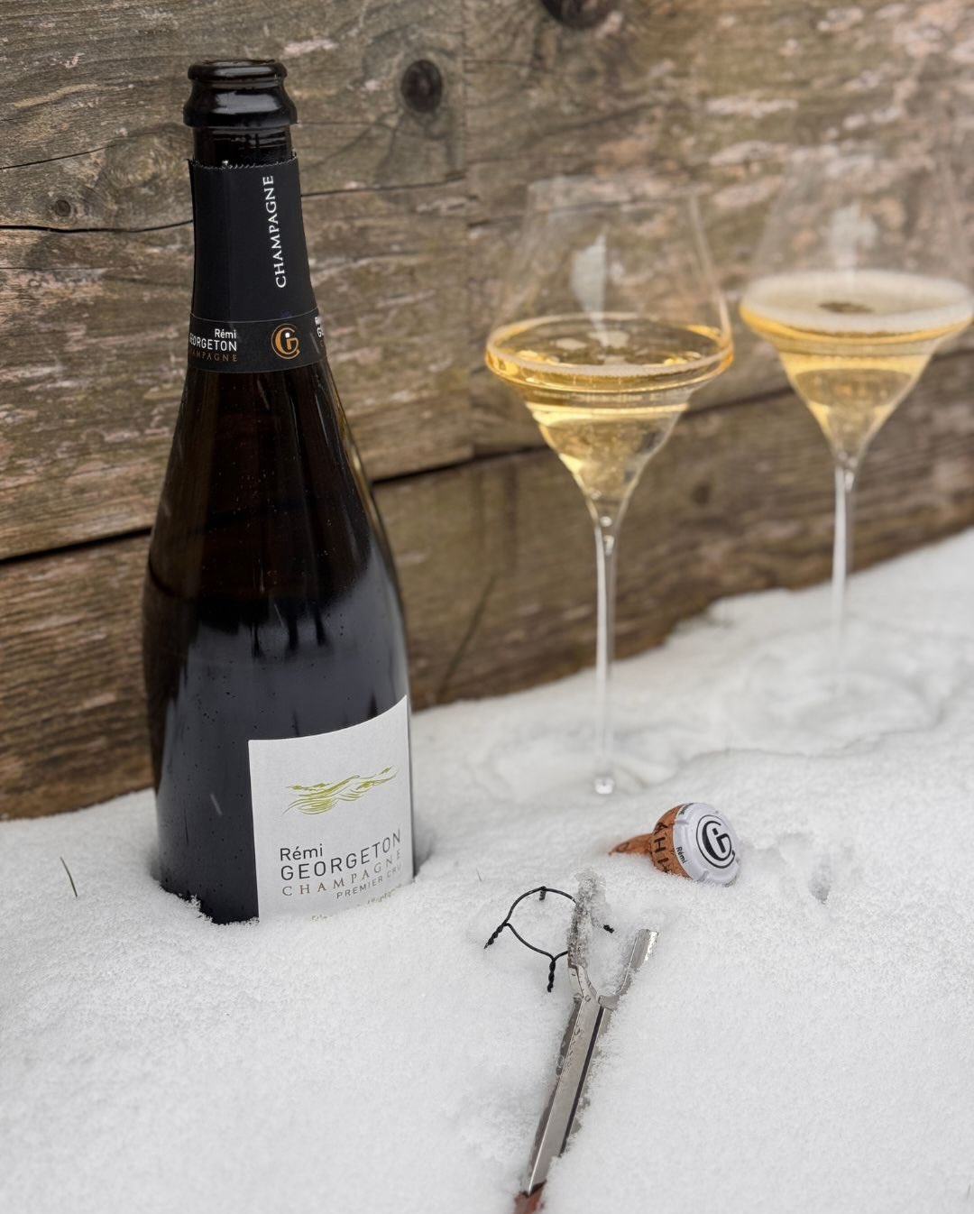 Schnee ist doch eine tolle Sache. Und wenn es bei uns endlich mal welchen gibt, der nicht nach wenigen Stunden wieder wegschmilzt, dann nutzen wir ihn gerne, um Champagner zu kü… (4)