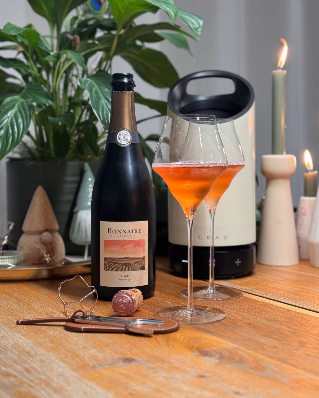 Rosé ist für mich nicht nur ein easy-summer Champagner, sondern eher eine bewusste Frage des Stils. Deshalb mag ich Rosés am meisten, wenn sie gar nicht wie Rosé anmuten. Kein E… (1)