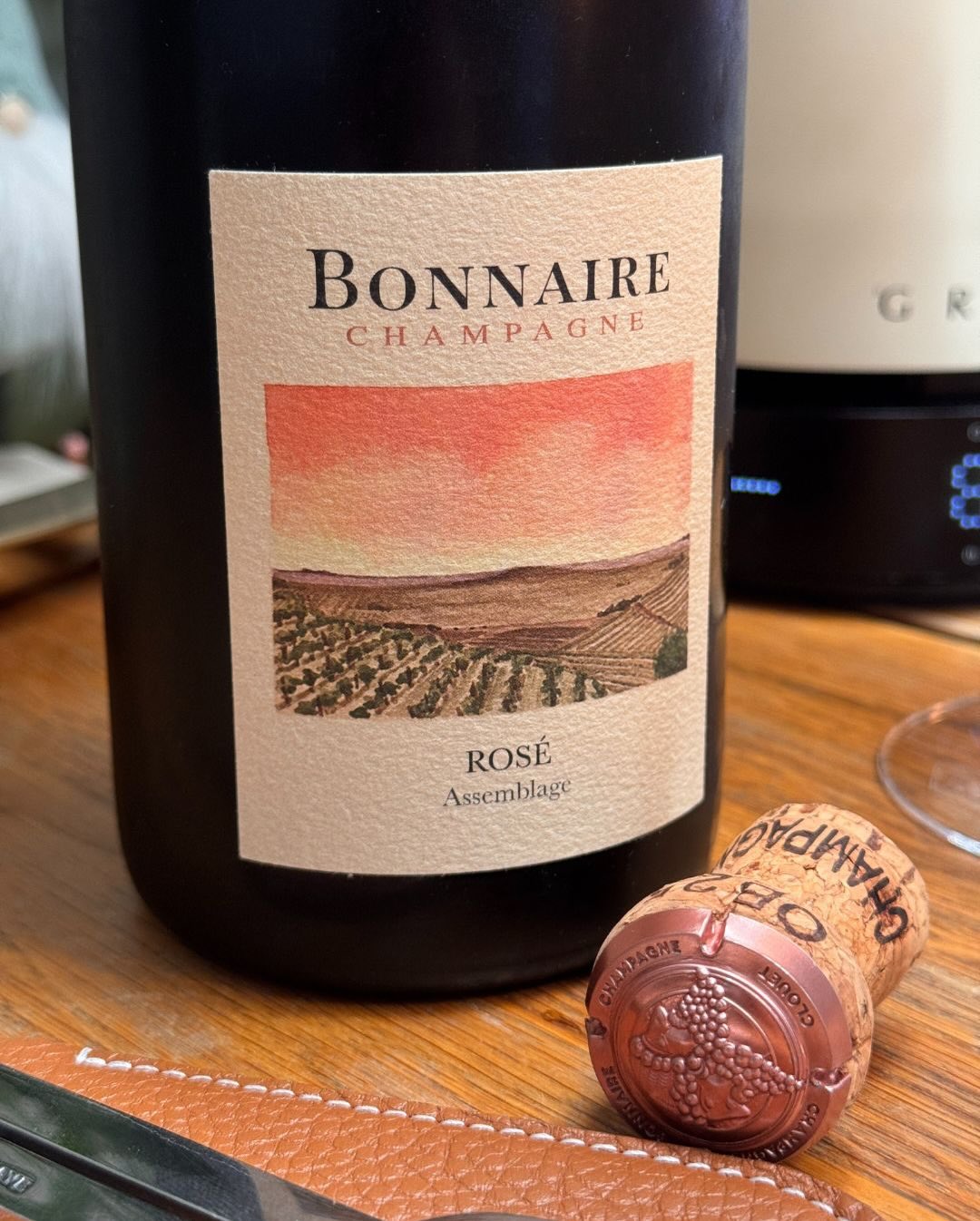 Rosé ist für mich nicht nur ein easy-summer Champagner, sondern eher eine bewusste Frage des Stils. Deshalb mag ich Rosés am meisten, wenn sie gar nicht wie Rosé anmuten. Kein E… (8)