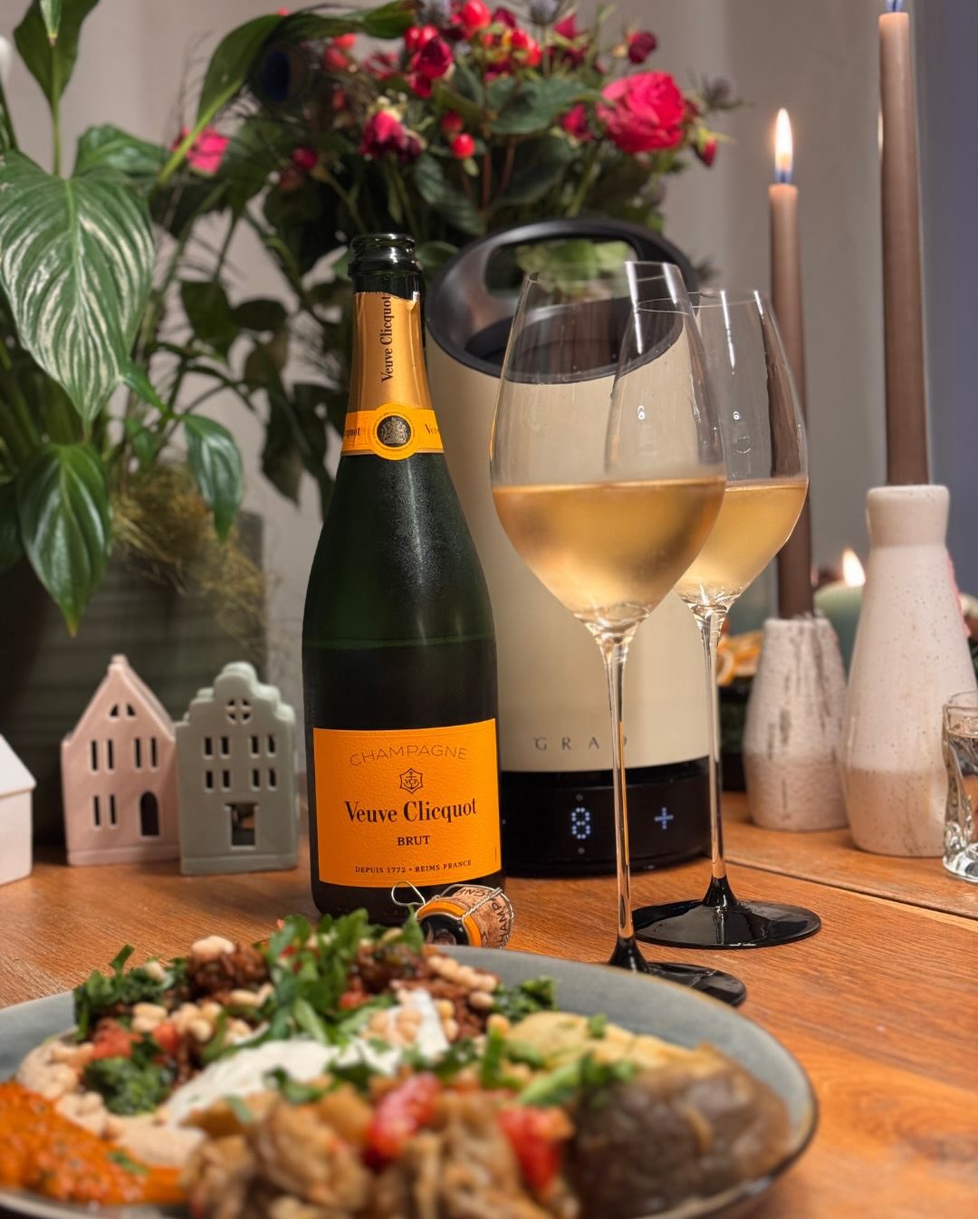 Hier hat meine Frau ganz spontan zum @veuveclicquot Yellow Label gegriffen. Nicht zuletzt wegen des gelben Etiketts – ihr Lieblingschampagner. Und ja: absolut nachvollziehbar. A… (1)