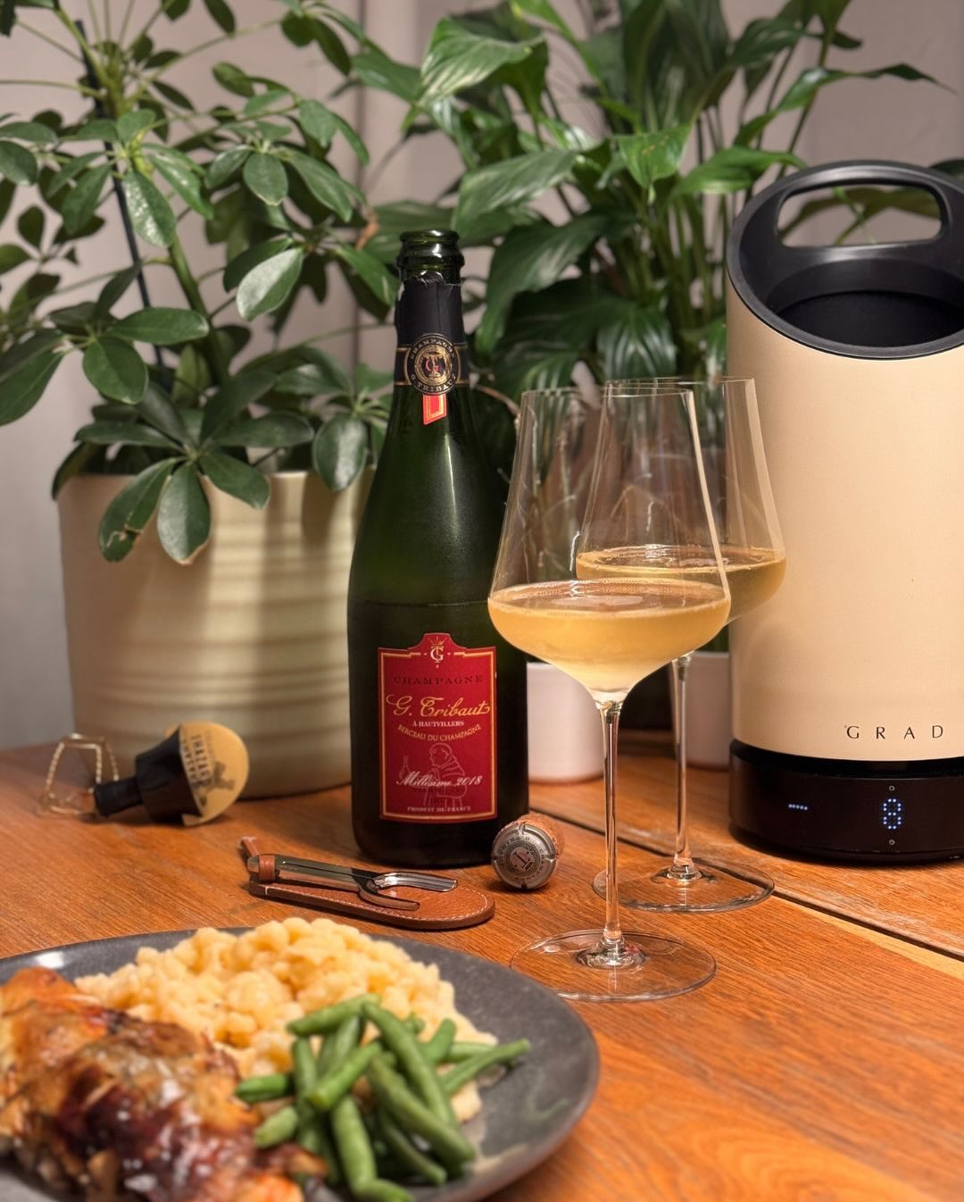 Manchmal muss es einfach „Comfort Food“ auf höchstem Niveau sein. 🍗🥂 Gestern Abend gab es kross gegrillte Hühnerbrust (natürlich mit Haut!), dazu hausgemachte Spätzle und Prin… (1)