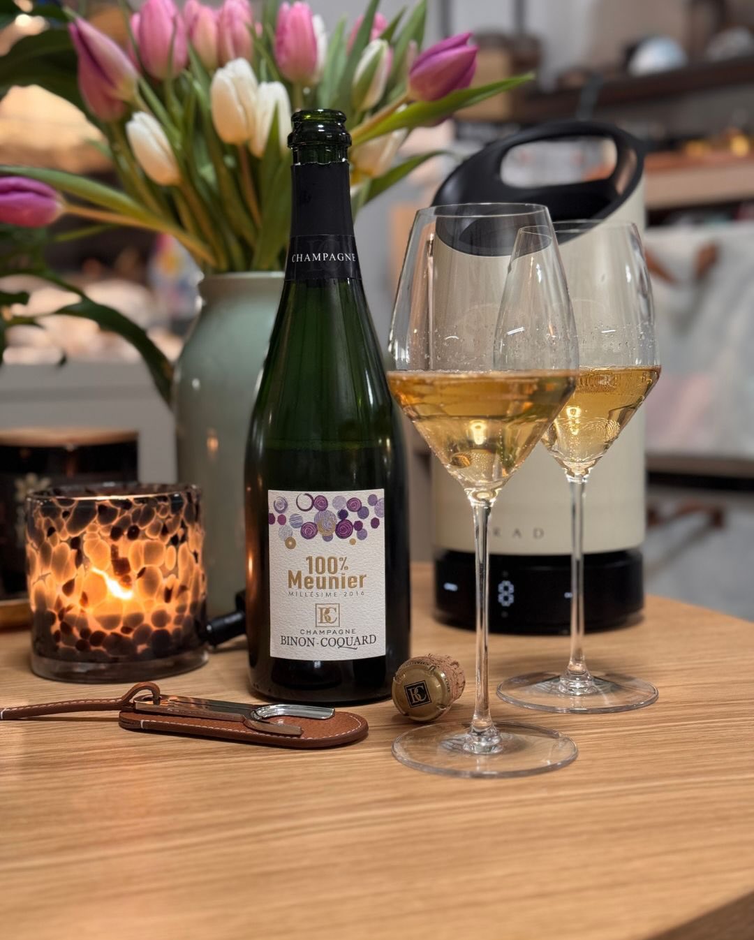 Erdbeermarmelade, Quittengelee und ein Hauch von Kakao – wer bei Meunier nur an „einfache Frucht“ denkt, sollte mal den Millésime 2016 von @champagnebinoncoquard probieren - wen… (1)