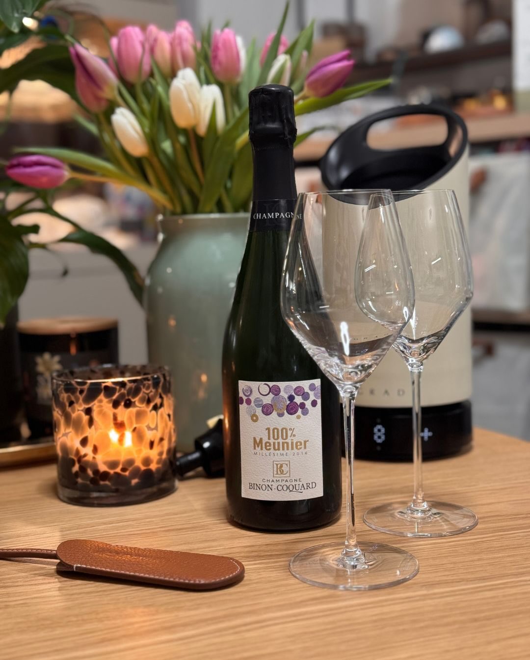 Erdbeermarmelade, Quittengelee und ein Hauch von Kakao – wer bei Meunier nur an „einfache Frucht“ denkt, sollte mal den Millésime 2016 von @champagnebinoncoquard probieren - wen… (3)