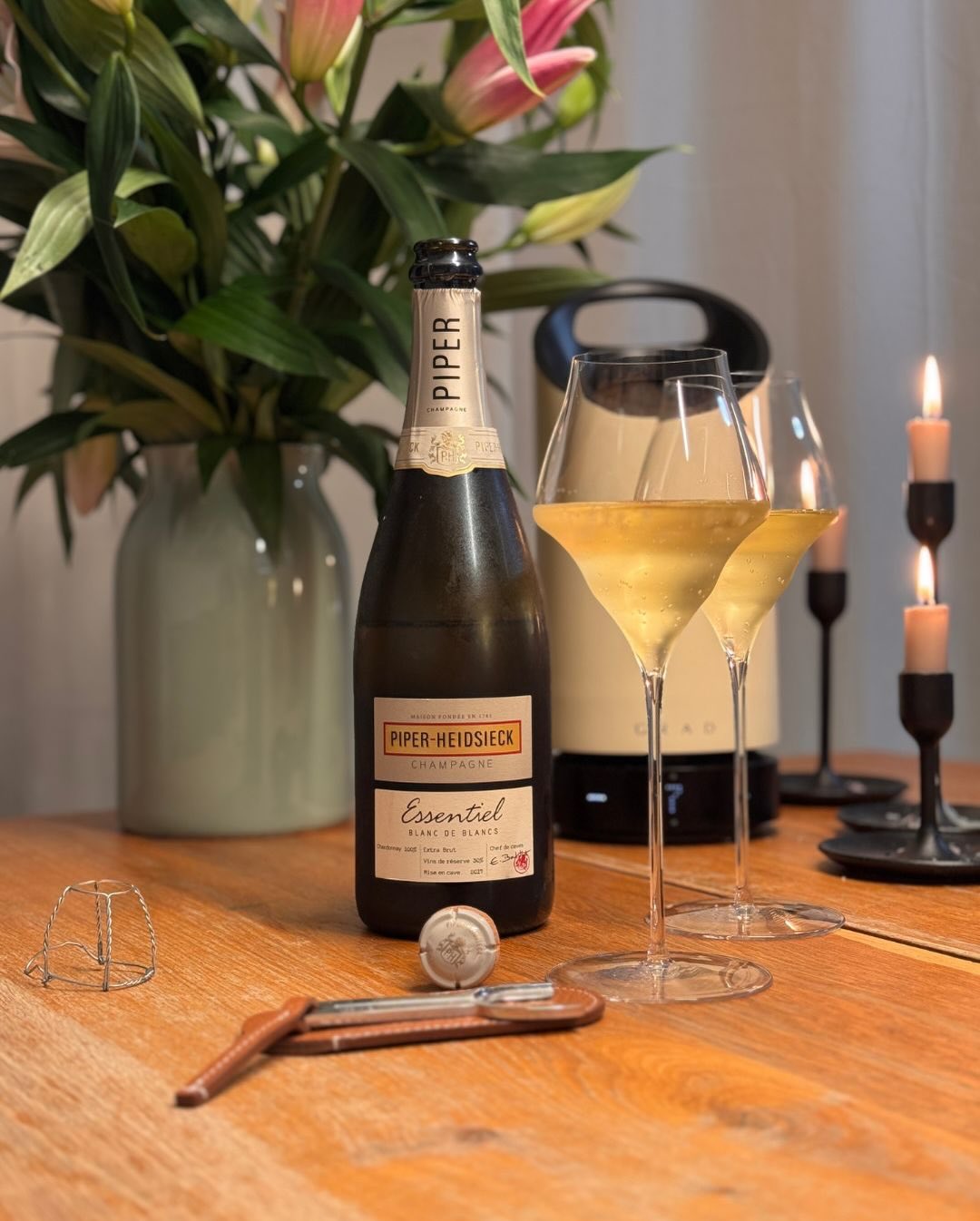 Wenn man an @piper_heidsieck denkt, hat man oft das klassische Rot vor Augen. Aber wer die wahre Seele des Hauses in ihrer pursten Form erleben will, muss zum Essentiel Blanc de… (7)