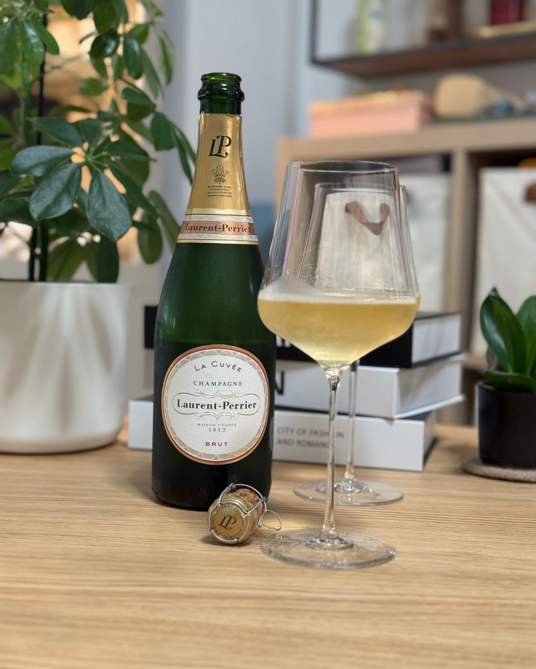 Gestern Abend mal etwas Leichtes, Verlässliches: @champagnelaurentperrier – La Cuvée Brut. Eine Flasche, die einfach immer funktioniert. Feinperlig, zitrisch, klar – die Definit… (1)