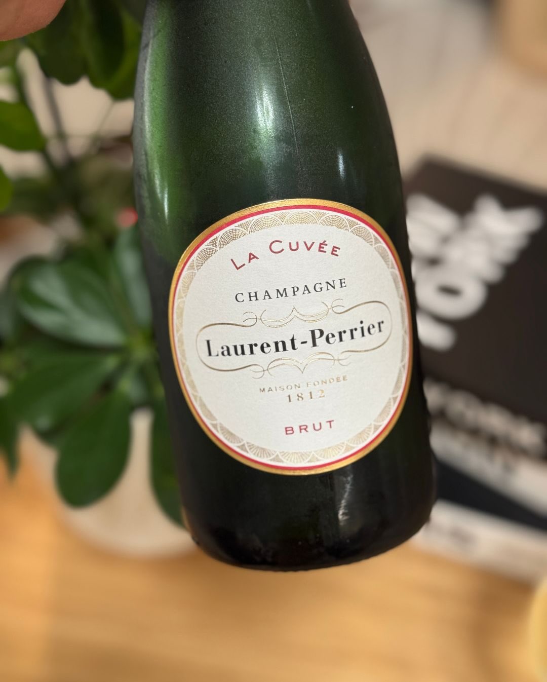 Gestern Abend mal etwas Leichtes, Verlässliches: @champagnelaurentperrier – La Cuvée Brut. Eine Flasche, die einfach immer funktioniert. Feinperlig, zitrisch, klar – die Definit… (5)