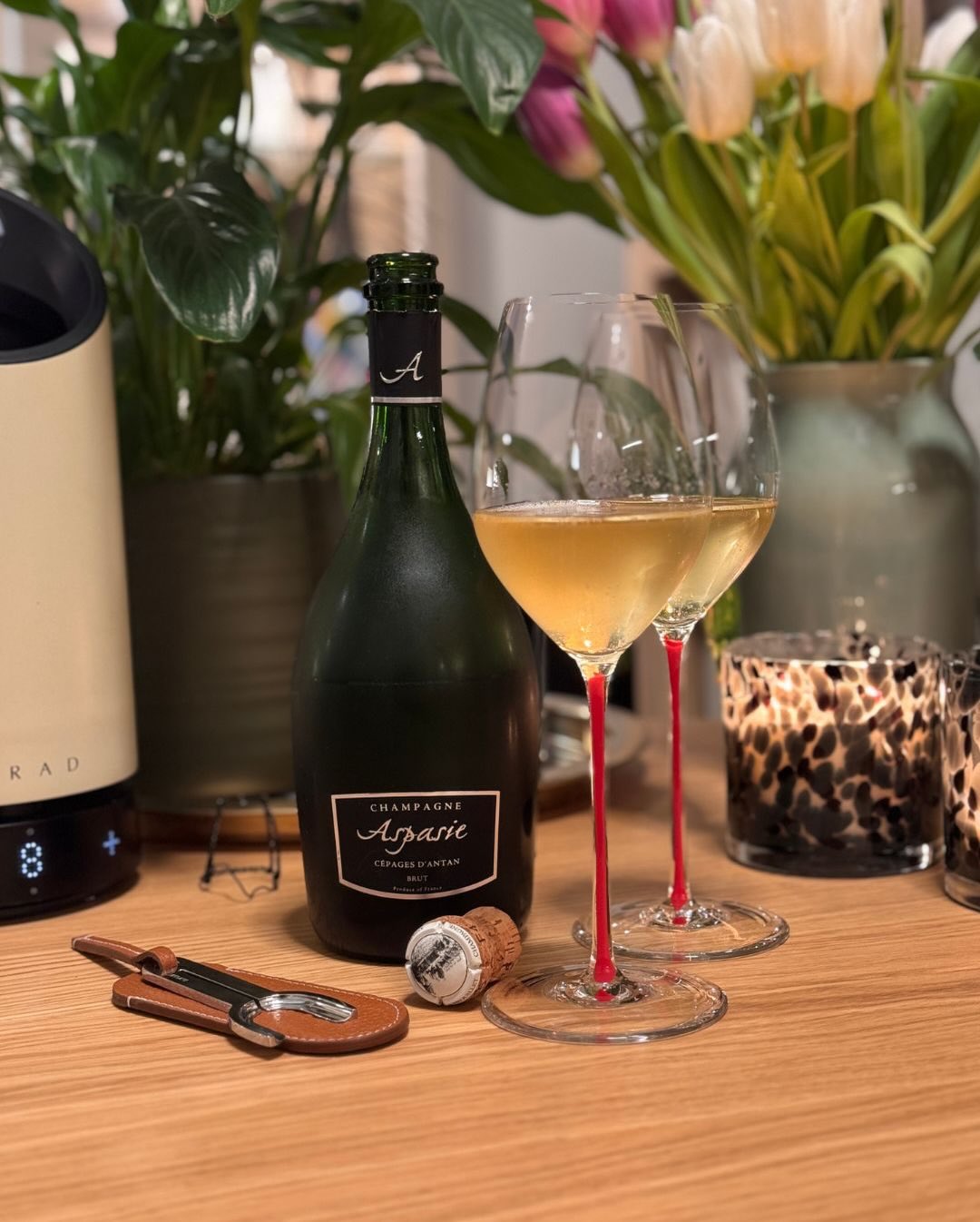 Heute gibt es mit dem Cépages d’Antan von @champagneaspasie mal einen kleinen Exkurs abseits von Chardonnay, Pinot Noir und Pinot Meunier. Hier geht es nicht um die großen Drei … (1)