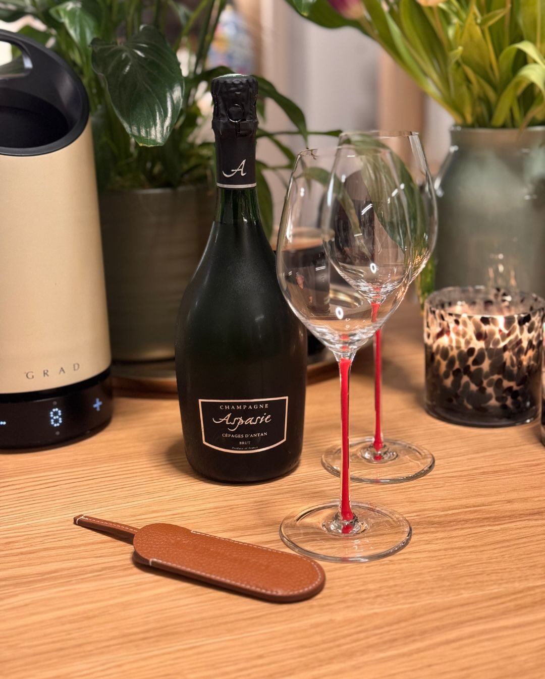 Heute gibt es mit dem Cépages d’Antan von @champagneaspasie mal einen kleinen Exkurs abseits von Chardonnay, Pinot Noir und Pinot Meunier. Hier geht es nicht um die großen Drei … (3)