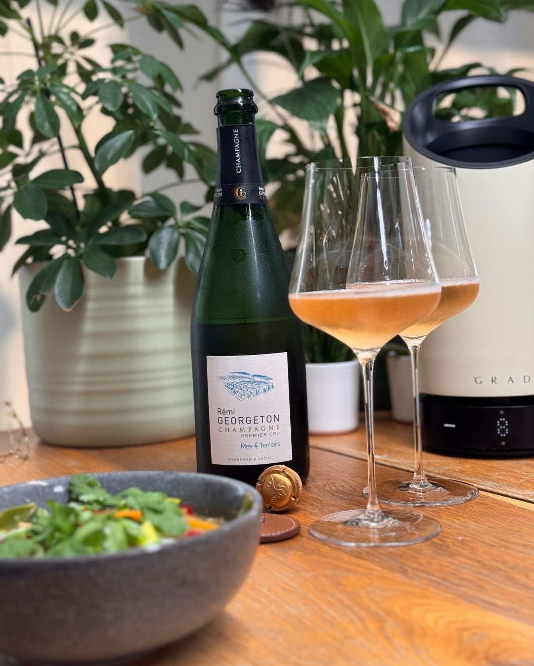 @remi_georgeton hat eine klare Vision: Das Terroir so pur wie möglich ins Glas zu bringen. Beim Mes 4 Terroirs schmeckt man diese Reise förmlich. Der Name ist hier Programm, den… (1)