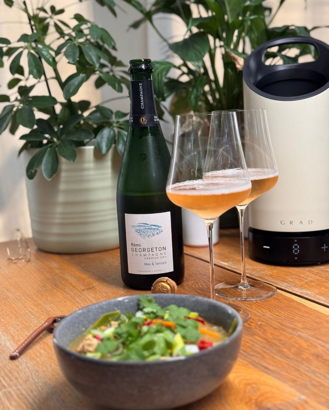 @remi_georgeton hat eine klare Vision: Das Terroir so pur wie möglich ins Glas zu bringen. Beim Mes 4 Terroirs schmeckt man diese Reise förmlich. Der Name ist hier Programm, den… (3)