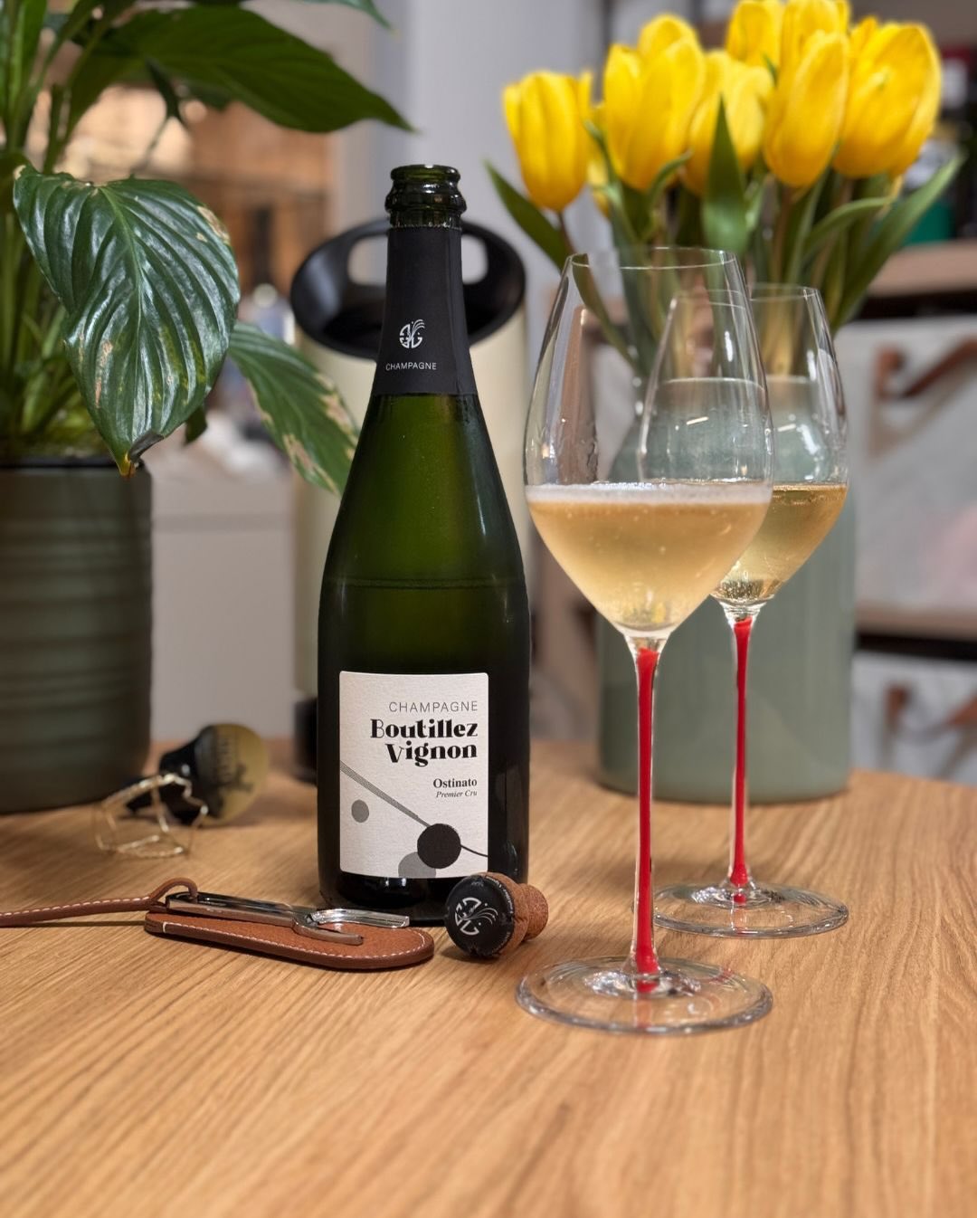 Heute machen wir die Bühne frei für den Ostinato von @champagne_boutillez_vignon . Wer Villers-Marmery kennt, weiß, dass der Chardonnay hier oft die erste Geige spielt – und die… (1)